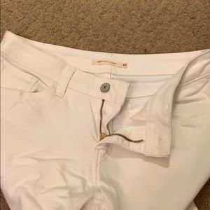 Levi’s white skinny jeans